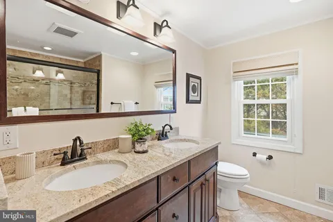 $1,295,000 | 1 Paddock Court, Potomac, MD 20854