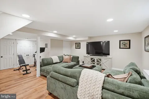 $1,295,000 | 1 Paddock Court, Potomac, MD 20854