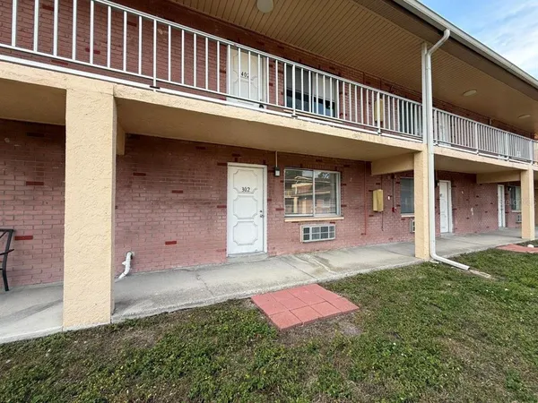 $1,000 | 3301 58th Avenue South, Unit 302, St. Petersburg, FL 33712