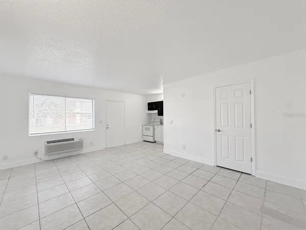 $1,000 | 3301 58th Avenue South, Unit 302, St. Petersburg, FL 33712