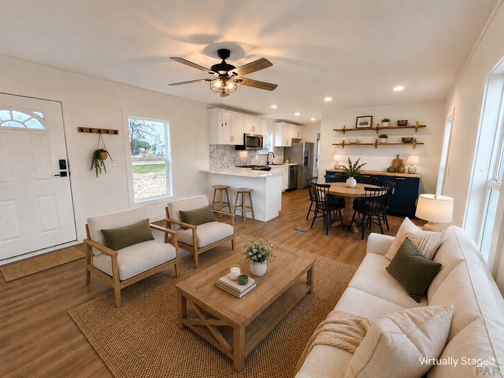6652 County Rd HH.5 Lamar, CO 81052 - Photo 10 of 22 a living room with furniture