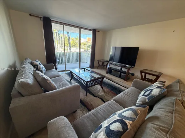 $1,800 | 2801 Northeast 183rd Street, Unit 111W, Aventura, FL 33160