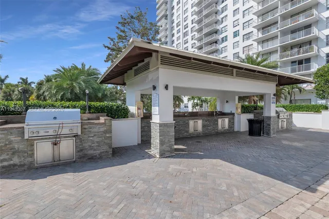 $1,800 | 2801 Northeast 183rd Street, Unit 111W, Aventura, FL 33160