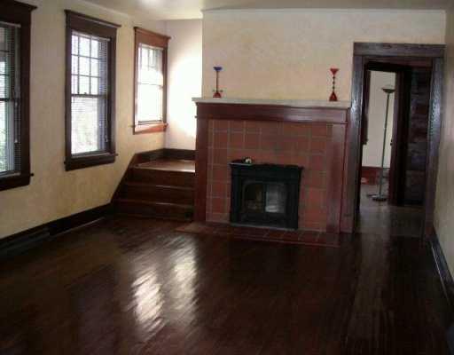 12 Edgecliff Road Rosslyn Farms, PA 15106 - Photo 2 of 8 Living Room.