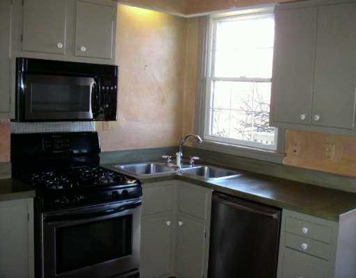 12 Edgecliff Road Rosslyn Farms, PA 15106 - Photo 4 of 8 Kitchen.