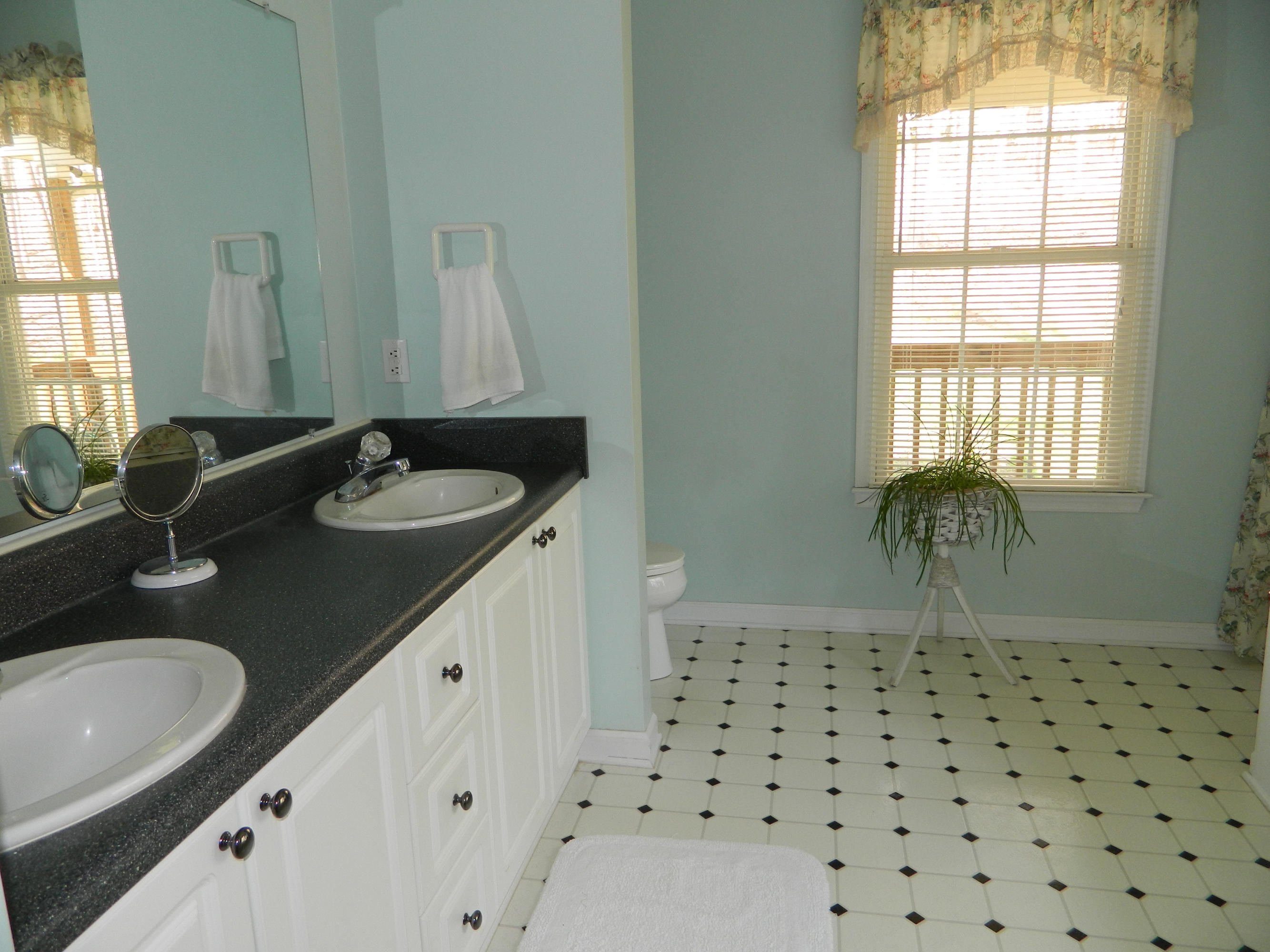 110 Woodley Road Moneta, VA 24121 - Photo 22 of 35 DSCN0542