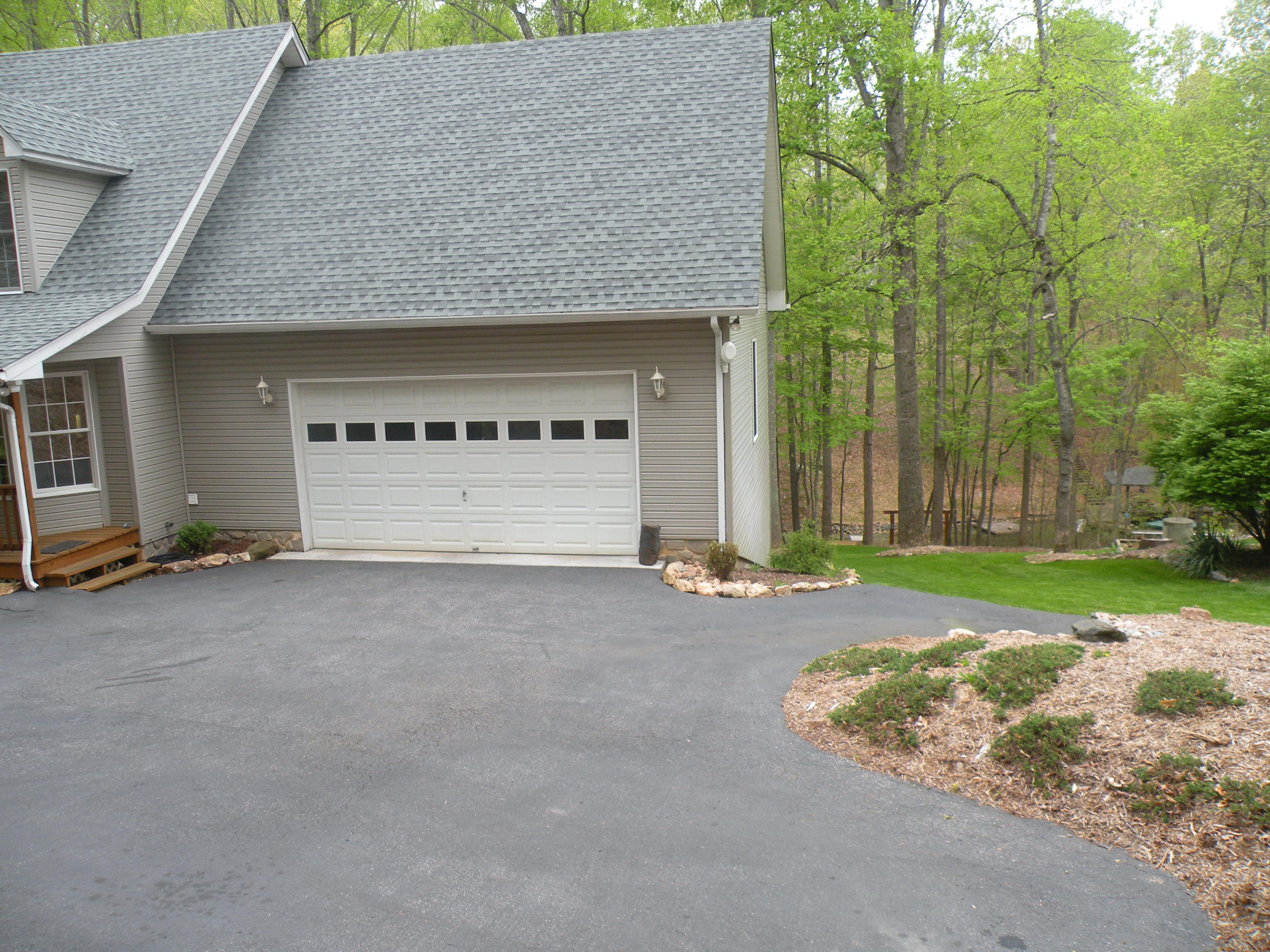 110 Woodley Road Moneta, VA 24121 - Photo 5 of 35 DSCN9071
