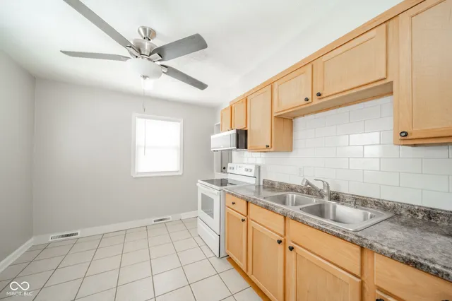 $109,900 | 1904 East Greenlawn Court, Muncie, IN 47302