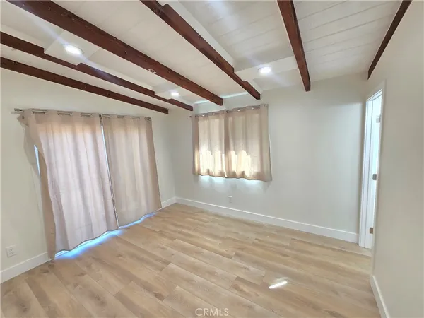 a view of empty room with window