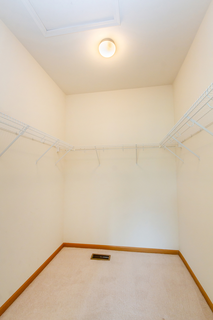 1508 Ludington Circle Romeoville, IL 60446 - Photo 18 of 28 a close up of a wall