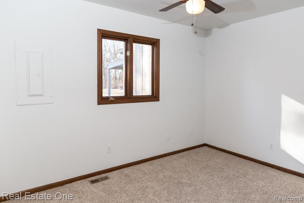 34435 West 9 Mile Road Farmington Hills, MI 48335 - Photo 25 of 32