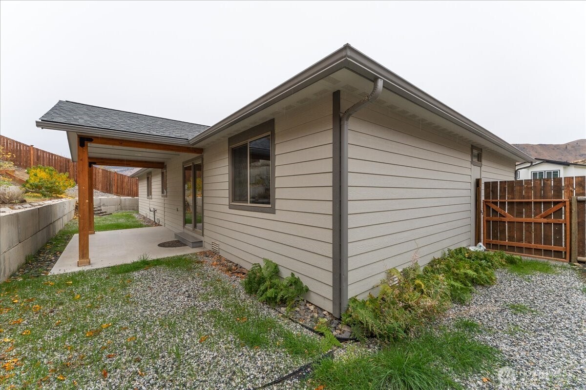 9978 Saska Way Entiat, WA 98822 - Photo 28 of 35 a front view of a house with garden