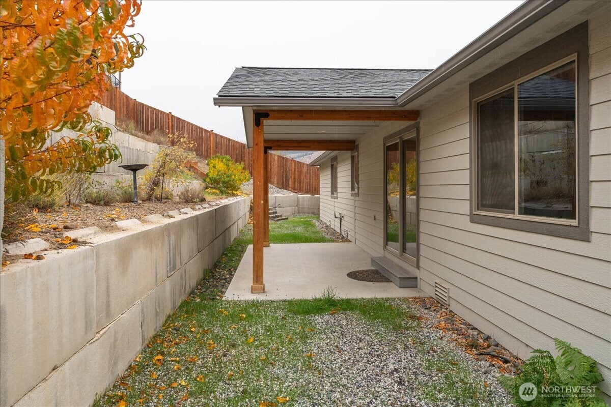 9978 Saska Way Entiat, WA 98822 - Photo 31 of 35 a view of a pathway both side of house