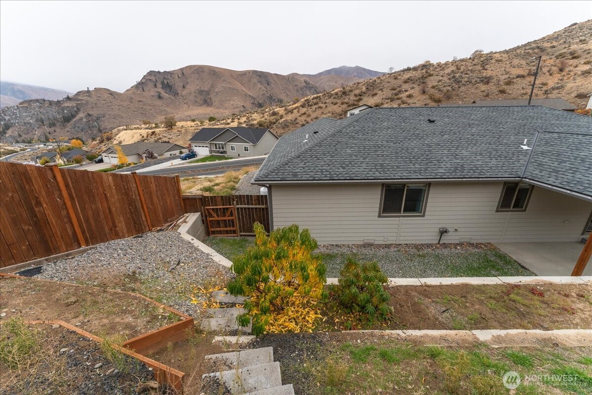 9978 Saska Way Entiat, WA 98822 - Photo 32 of 35 a view of a house with a yard and a large window