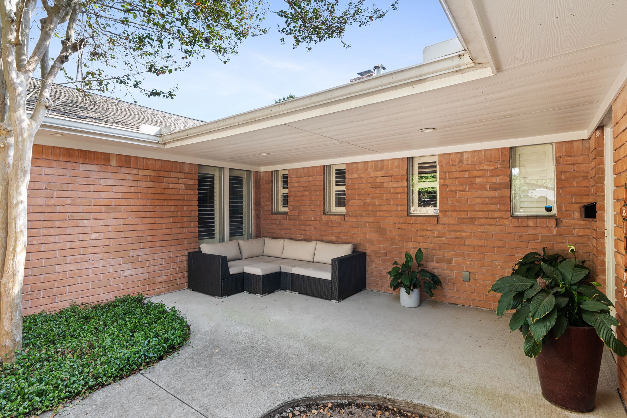 5743 Jason Street Houston, TX 77096 - Photo 4 of 26 a backyard of a house with outdoor seating