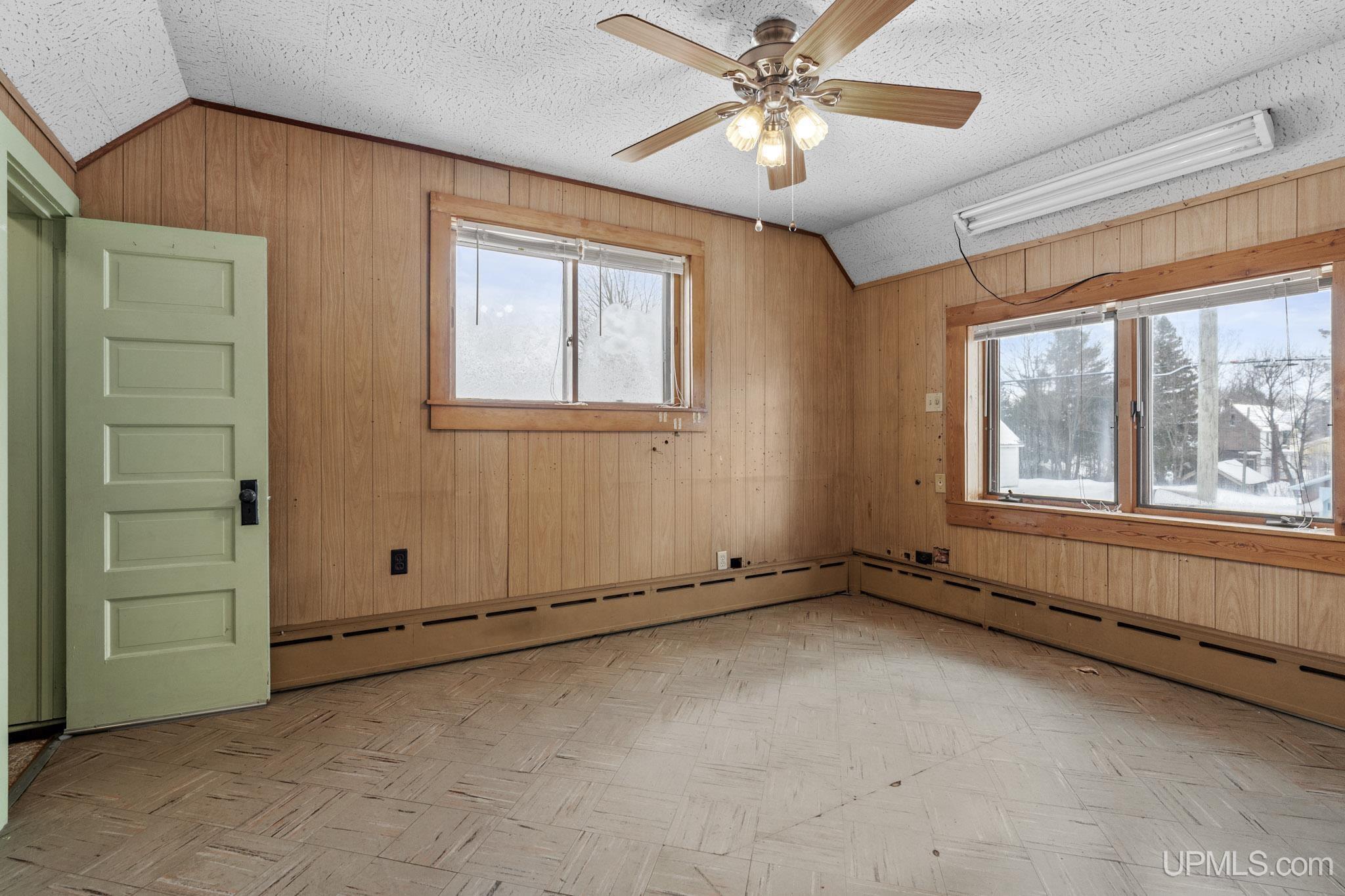 225 Kearsarge Street Laurium, MI 49913 - Photo 12 of 26