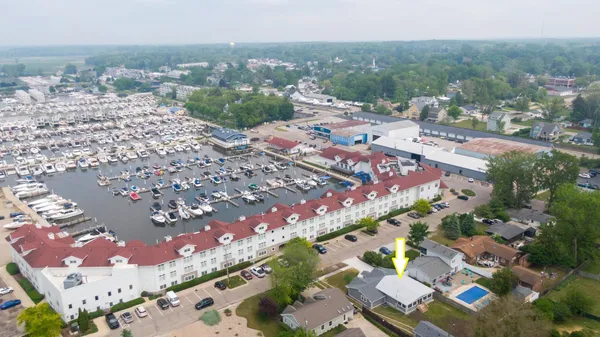 $995,500 | 340 North Berrien Street, New Buffalo, MI 49117