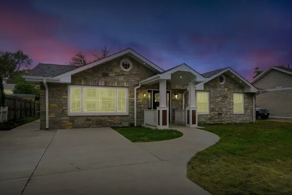 $995,500 | 340 North Berrien Street, New Buffalo, MI 49117