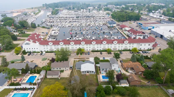 $995,500 | 340 North Berrien Street, New Buffalo, MI 49117