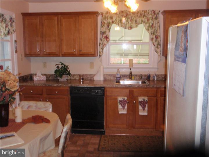 501 Lindsay Street Ridley Park, PA 19078 - Photo 3 of 25 Kitchen
