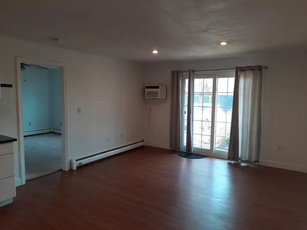 $1,900 | 7 Autumn Leaf Drive, Unit 3, Nashua, NH 03060