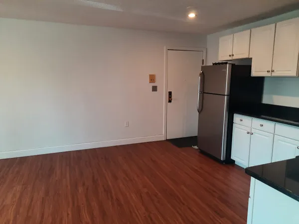 $1,900 | 7 Autumn Leaf Drive, Unit 3, Nashua, NH 03060