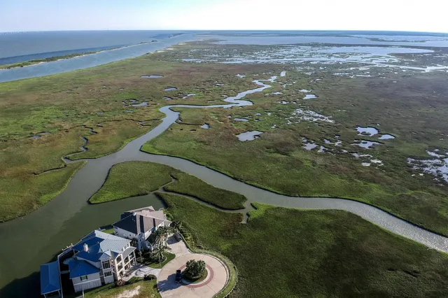 $165,000 | 41 Shell Key, Hitchcock, TX 77563