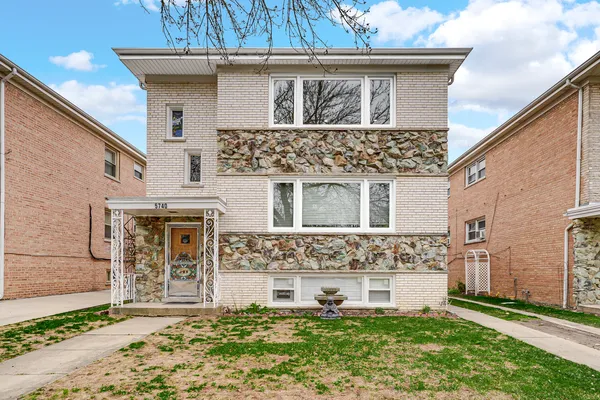 $2,500 | 5740 North Lowell Avenue, Unit 2, Chicago, IL 60646
