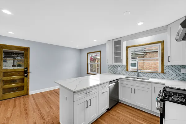 $2,500 | 5740 North Lowell Avenue, Unit 2, Chicago, IL 60646