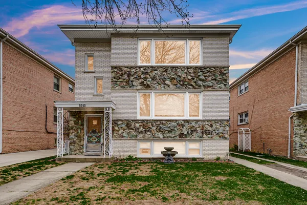 $2,500 | 5740 North Lowell Avenue, Unit 2, Chicago, IL 60646
