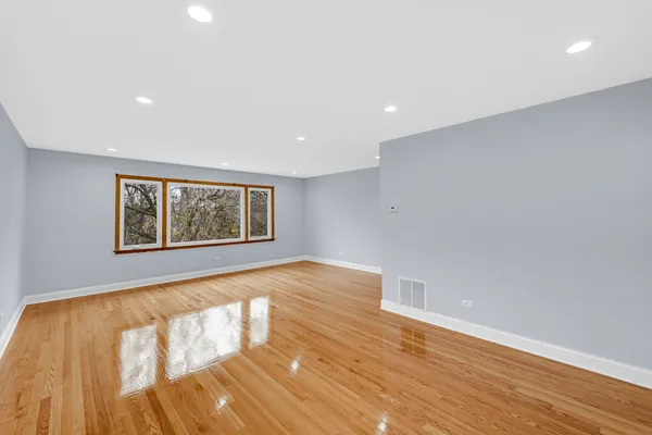 $2,500 | 5740 North Lowell Avenue, Unit 2, Chicago, IL 60646