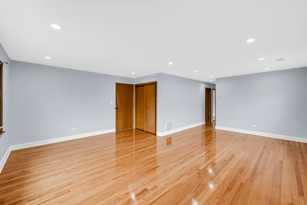 $2,500 | 5740 North Lowell Avenue, Unit 2, Chicago, IL 60646