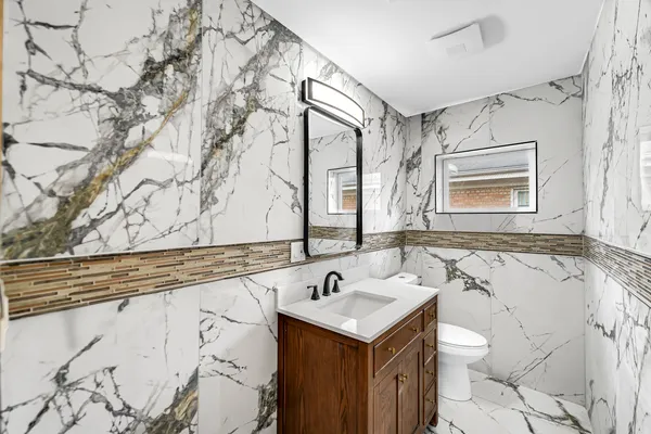 $2,500 | 5740 North Lowell Avenue, Unit 2, Chicago, IL 60646