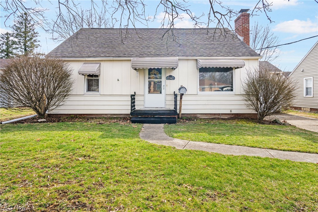 2942 17th Street Northwest Canton, OH 44708 - Photo 1 of 25 View of front of home with a front lawn