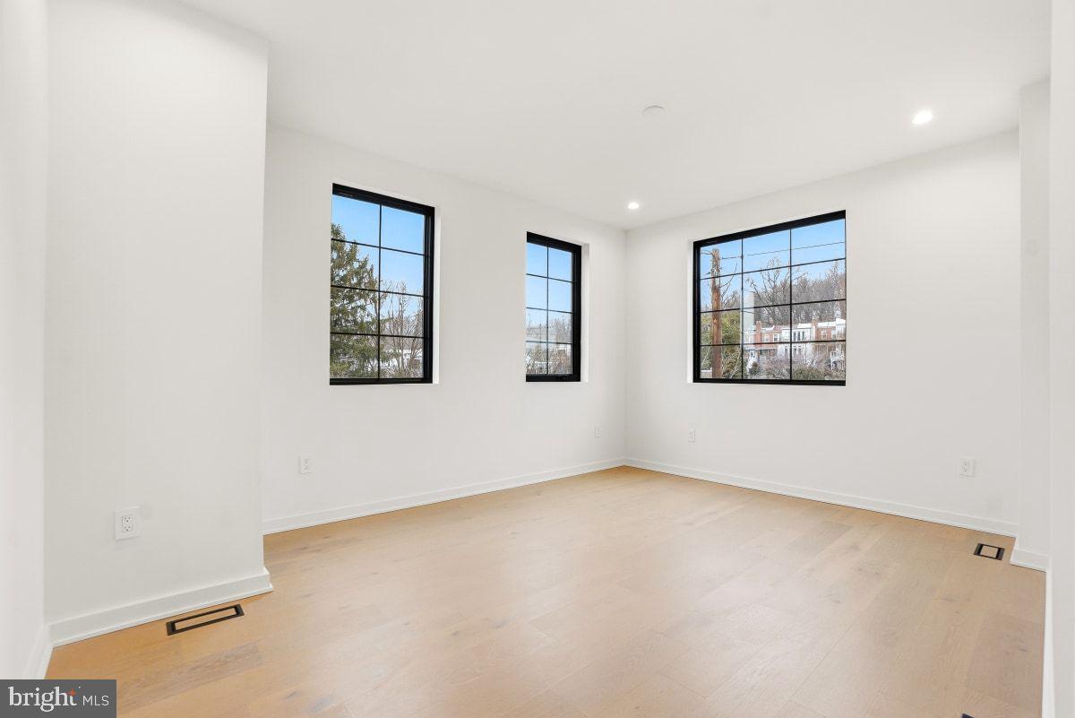 3554 T Street Northwest Washington, DC 20007 - Photo 34 of 57 an empty room with windows
