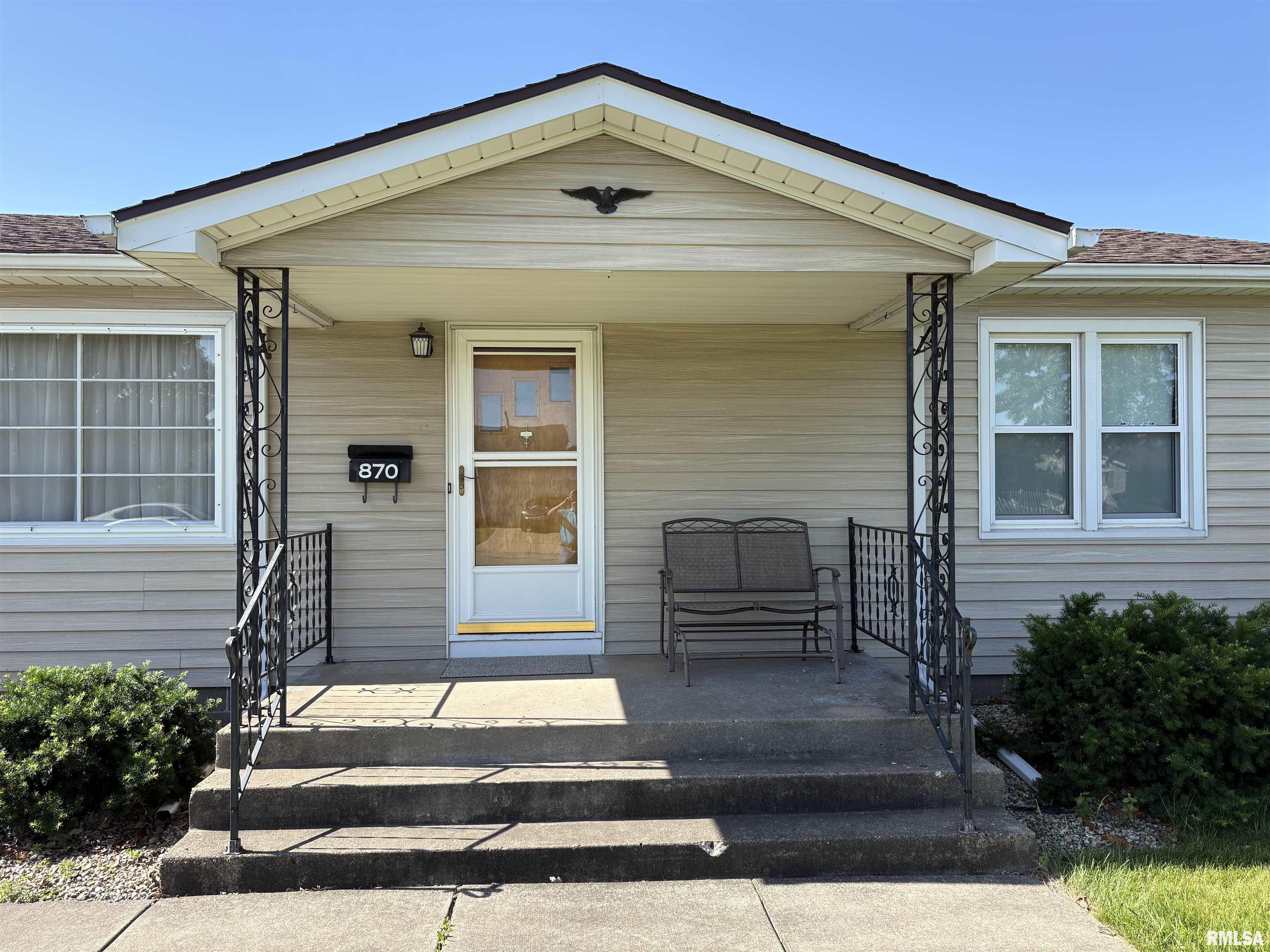 870 Park View Road Galesburg, IL 61401 - Photo 2 of 60