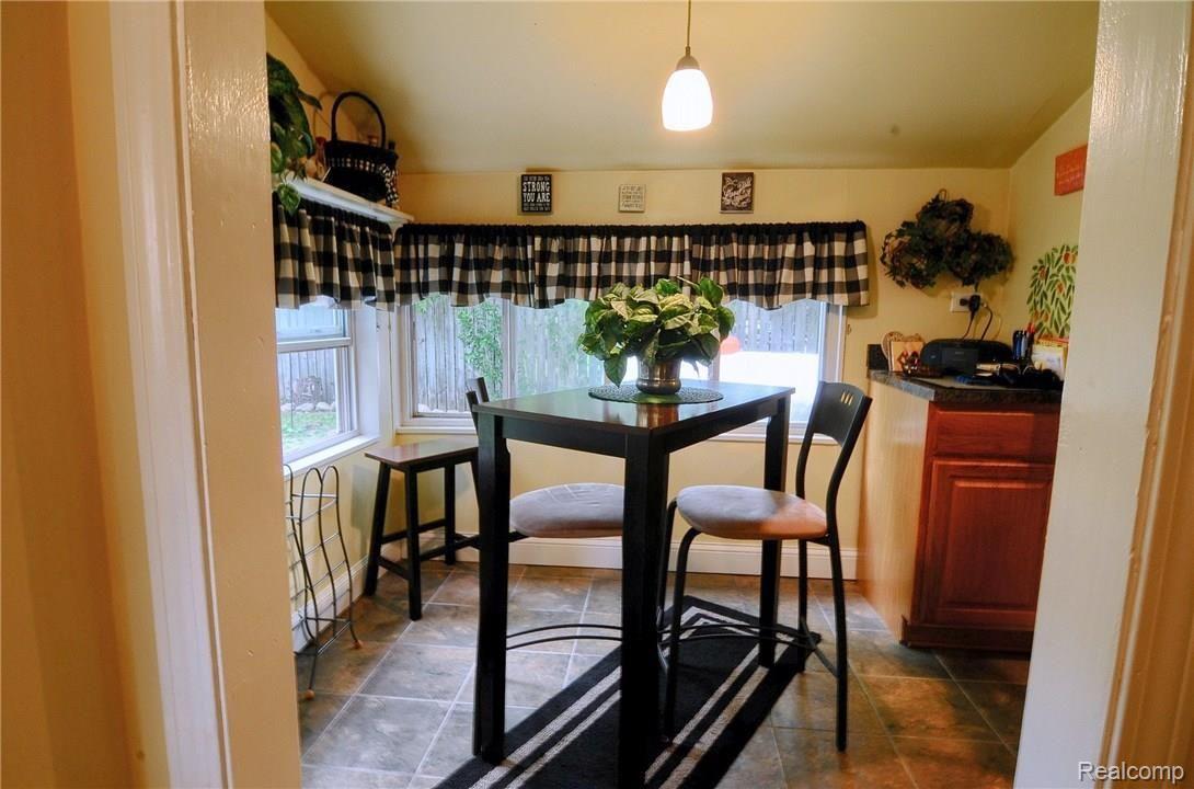 1379 Bone Road Fenton, MI 48430 - Photo 8 of 23 Breakfast_Nook_2nd_View.jpg