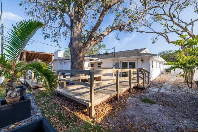 a view of a house with backyard and sitting area