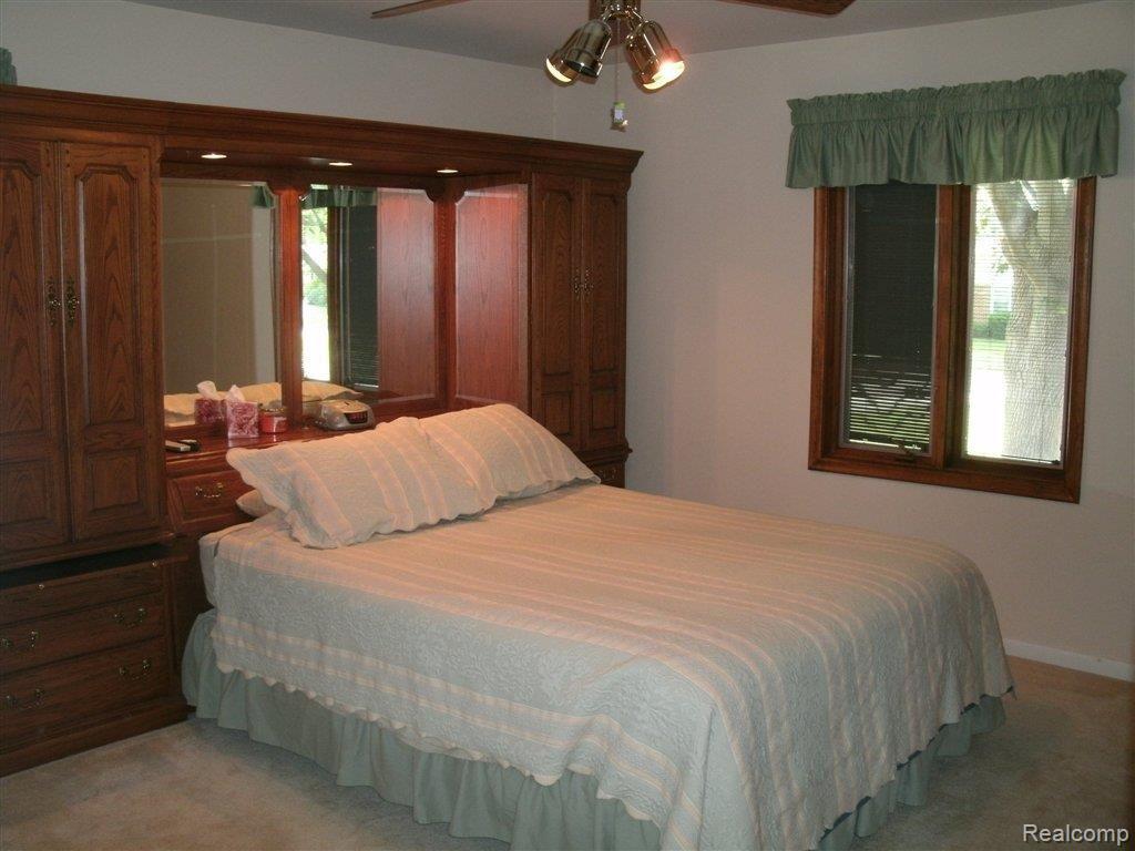 2670 Walbridge Drive Rochester, MI 48307 - Photo 9 of 21 Master bedroom.JPG
