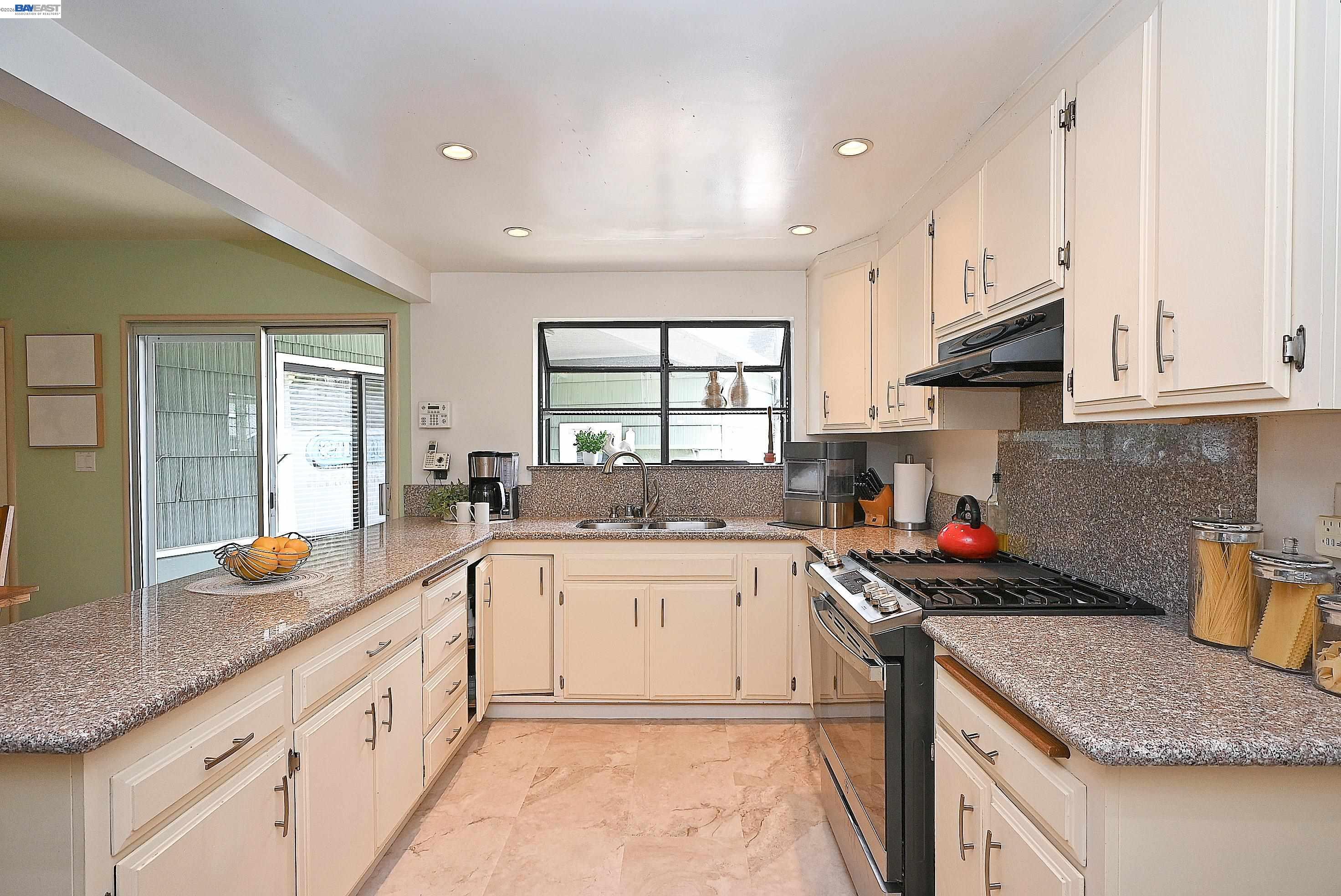 18616 Sandy Road Castro Valley, CA 94546 - Photo 12 of 37