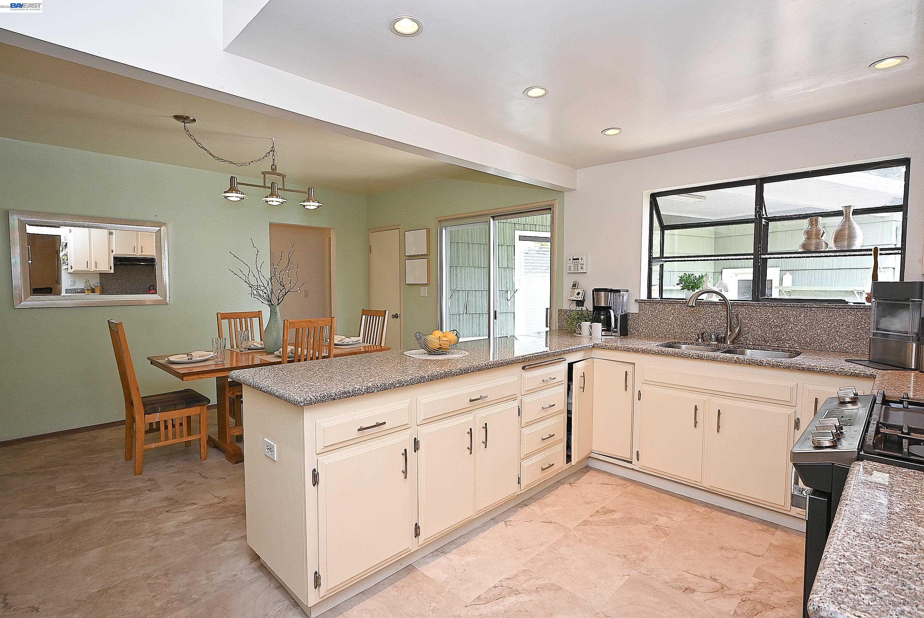 18616 Sandy Road Castro Valley, CA 94546 - Photo 15 of 37