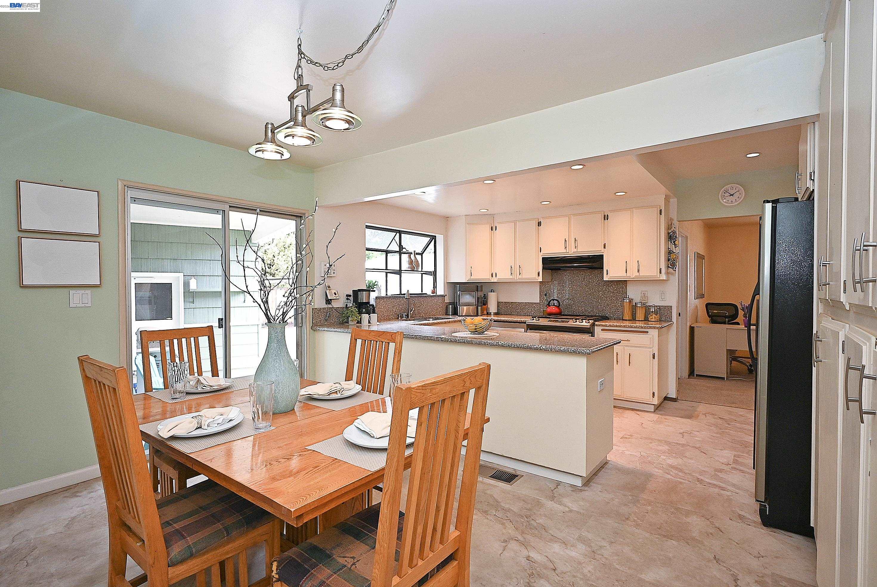 18616 Sandy Road Castro Valley, CA 94546 - Photo 8 of 37