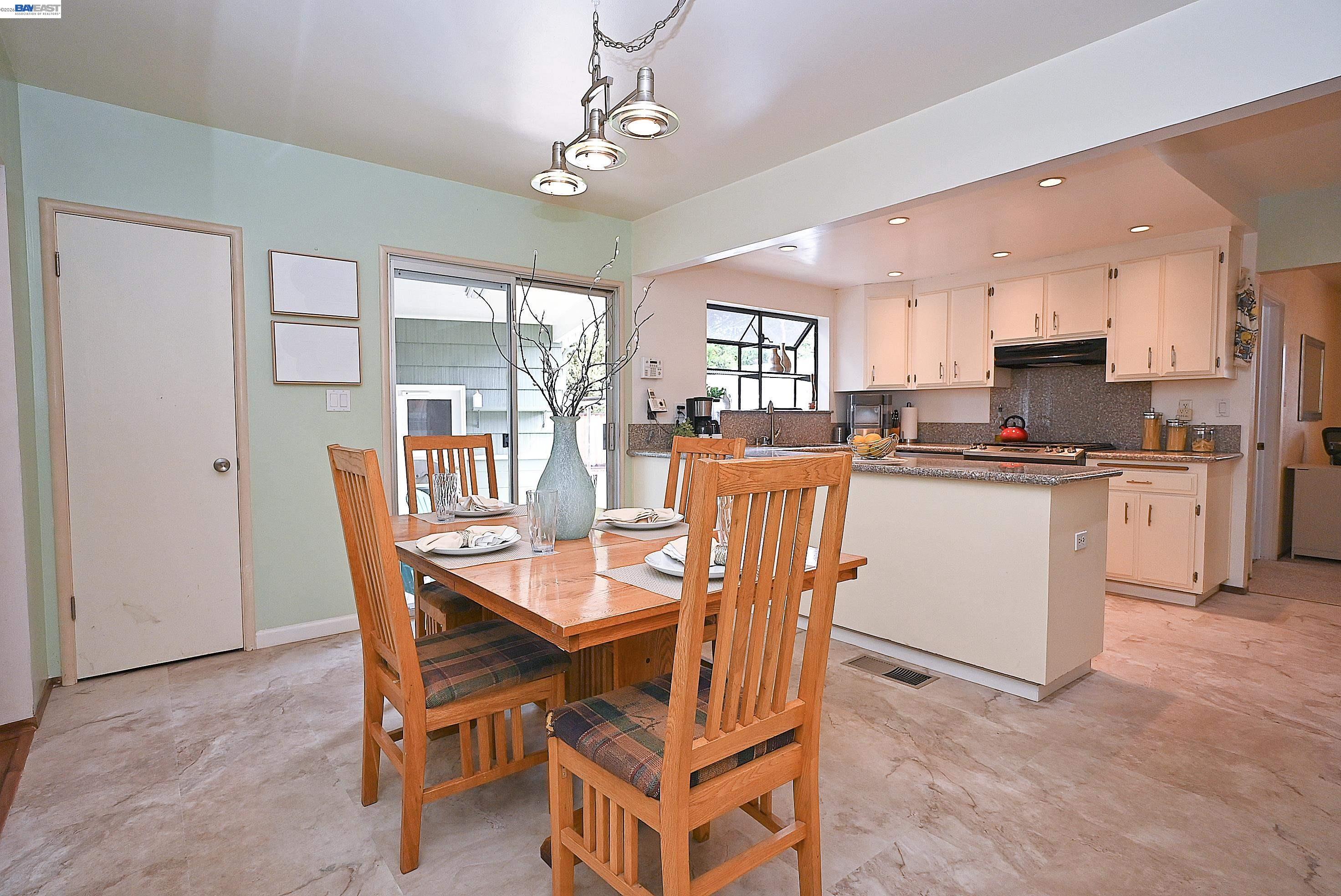 18616 Sandy Road Castro Valley, CA 94546 - Photo 10 of 37