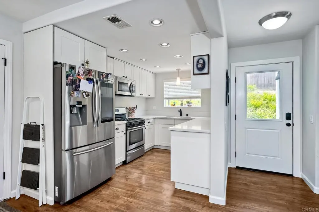 2425 Torrejon Place Carlsbad, CA 92009 - Photo 23 of 61