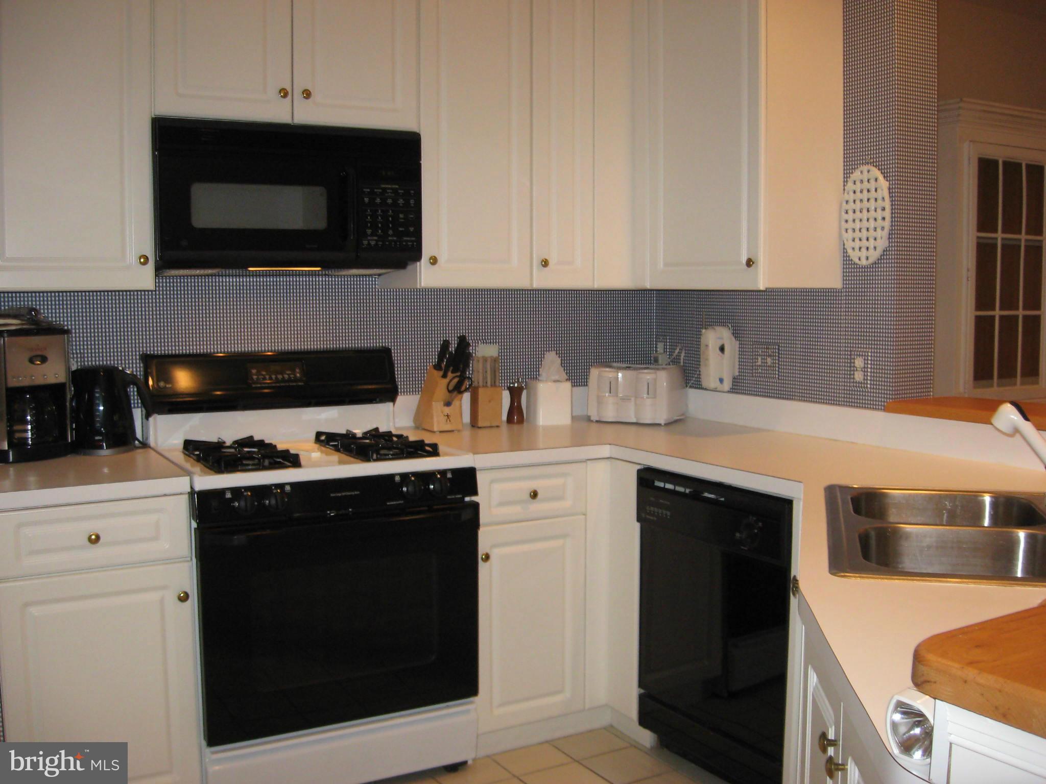 802 Runabout Loop Solomons, MD 20688 - Photo 6 of 28 Kitchen - gas cooking