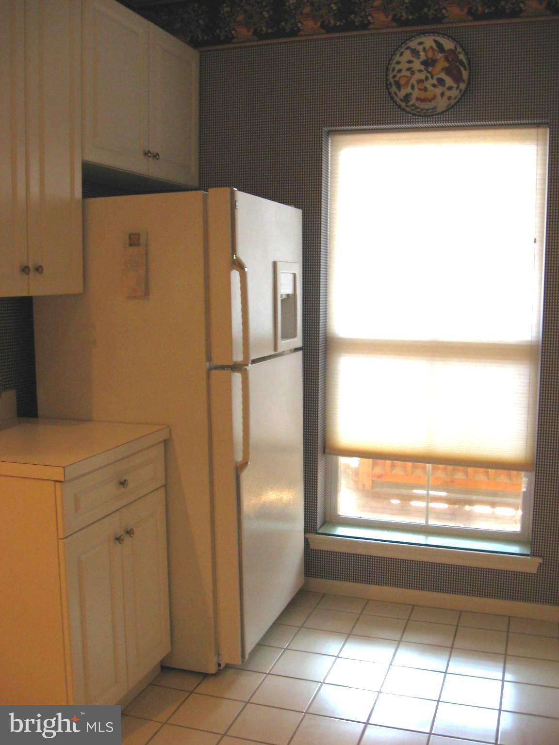 802 Runabout Loop Solomons, MD 20688 - Photo 7 of 28 Kitchen - with pantry and laundry