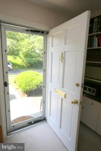 404 Belton Road Silver Spring, MD 20901 - Photo 3 of 18 Entrance / Foyer