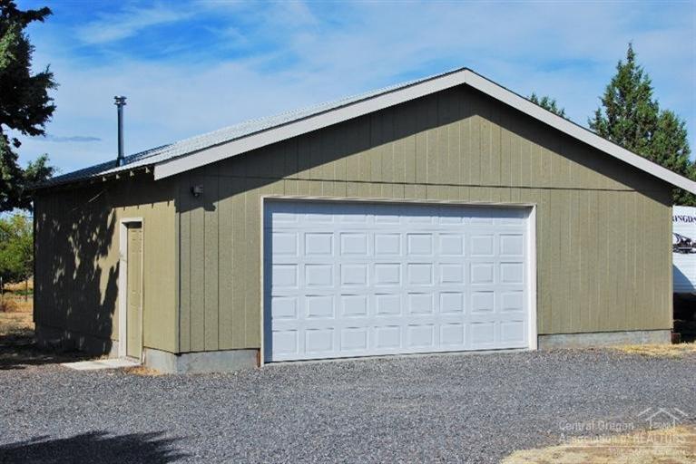 7948 Southwest Shad Road Terrebonne, OR 97760 - Photo 5 of 23 The two car garage is extra large to acc