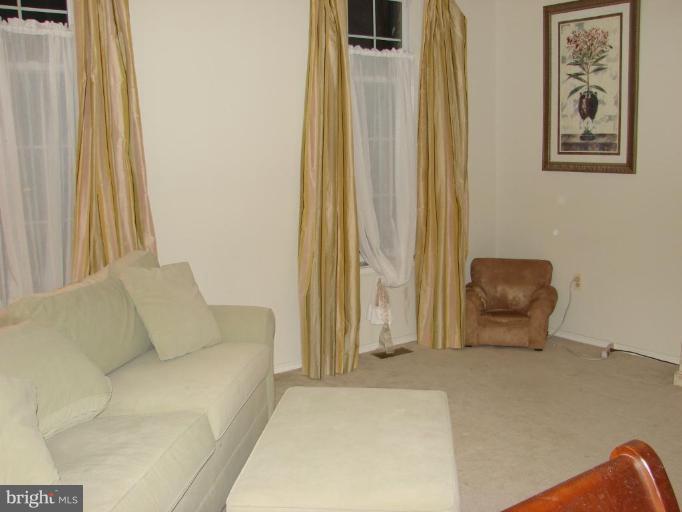 6313 Wind Rider Way Columbia, MD 21045 - Photo 9 of 25 Living Room