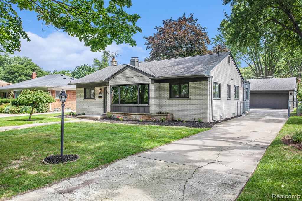 31100 West Rutland Street Beverly Hills, MI 48025 - Photo 2 of 28